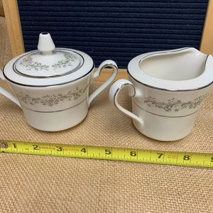 Noritake Ivory China Parkridge sugar and creamer set